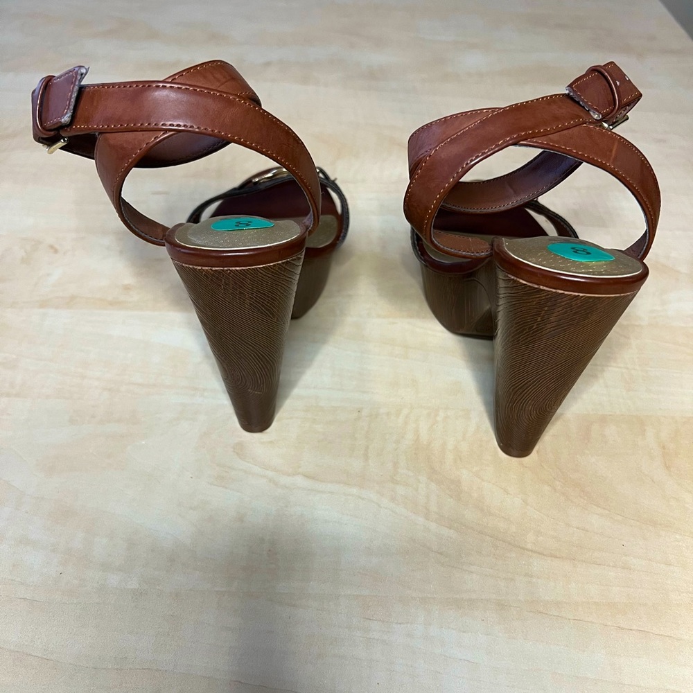 Brown heels - Picture 4 of 5